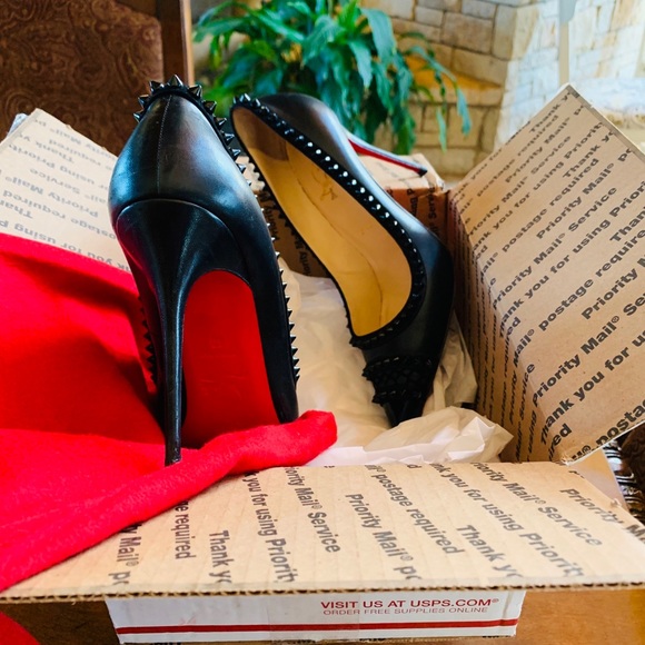 Beautiful C. Louboutin Black Pigalle Spiked Pumps - Picture 2 of 7